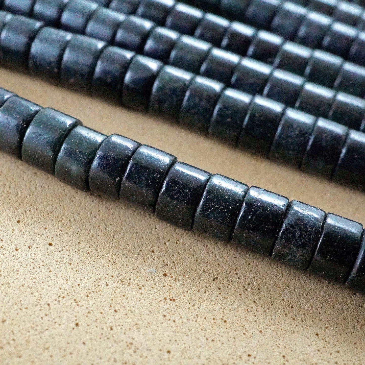 Black Onyx (Heishe)(Smooth)(4mm)(15"Strand)