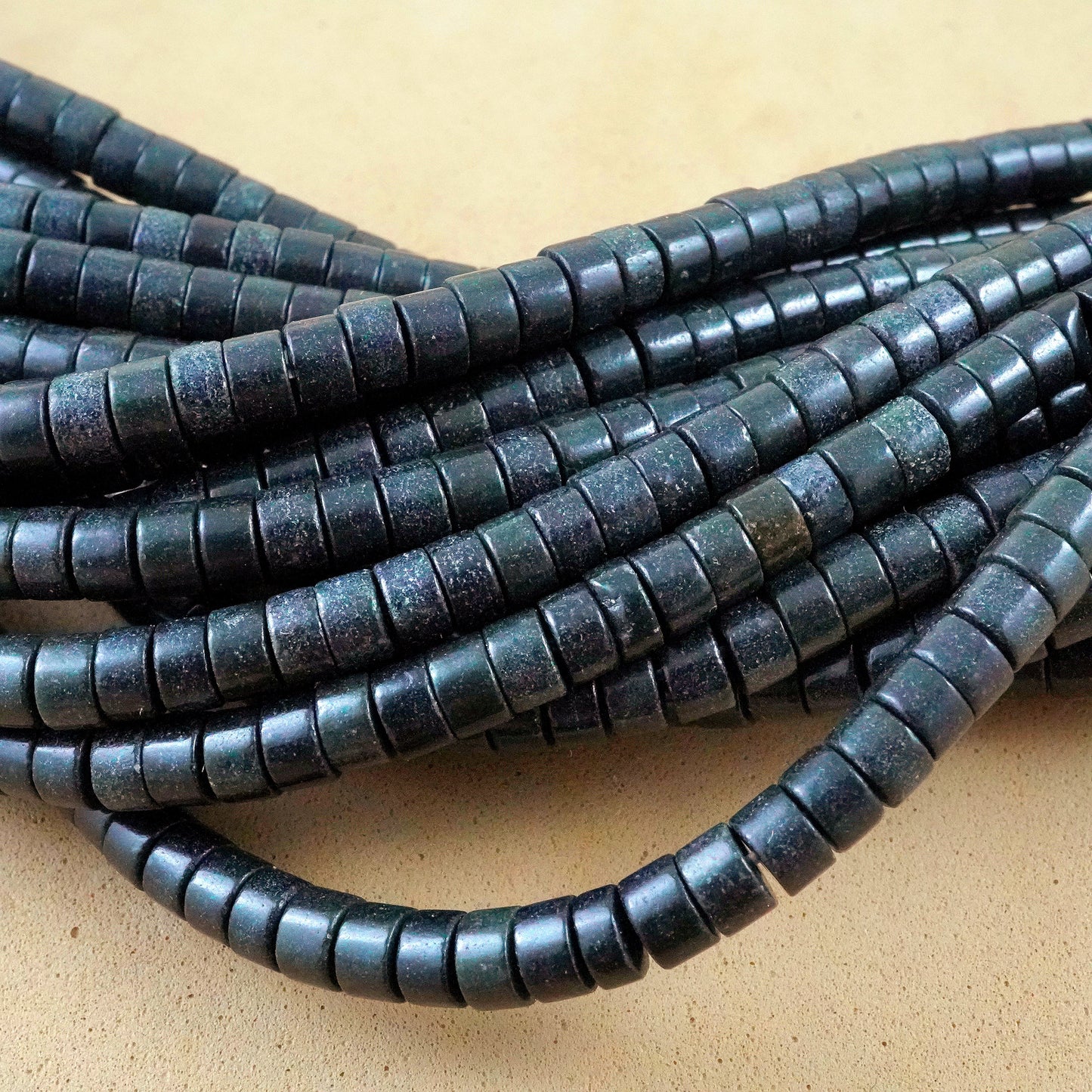 Black Onyx (Heishe)(Smooth)(4mm)(15"Strand)