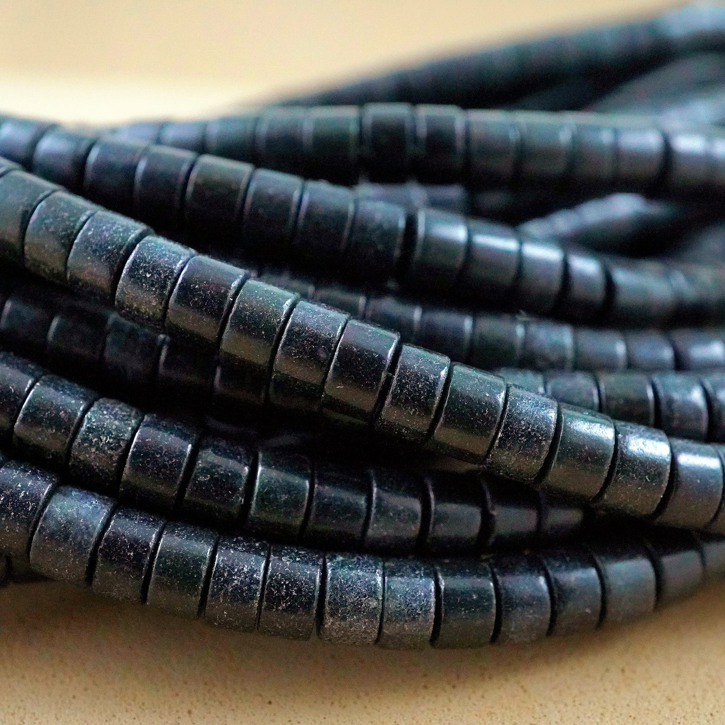 Black Onyx (Heishe)(Smooth)(4mm)(15"Strand)