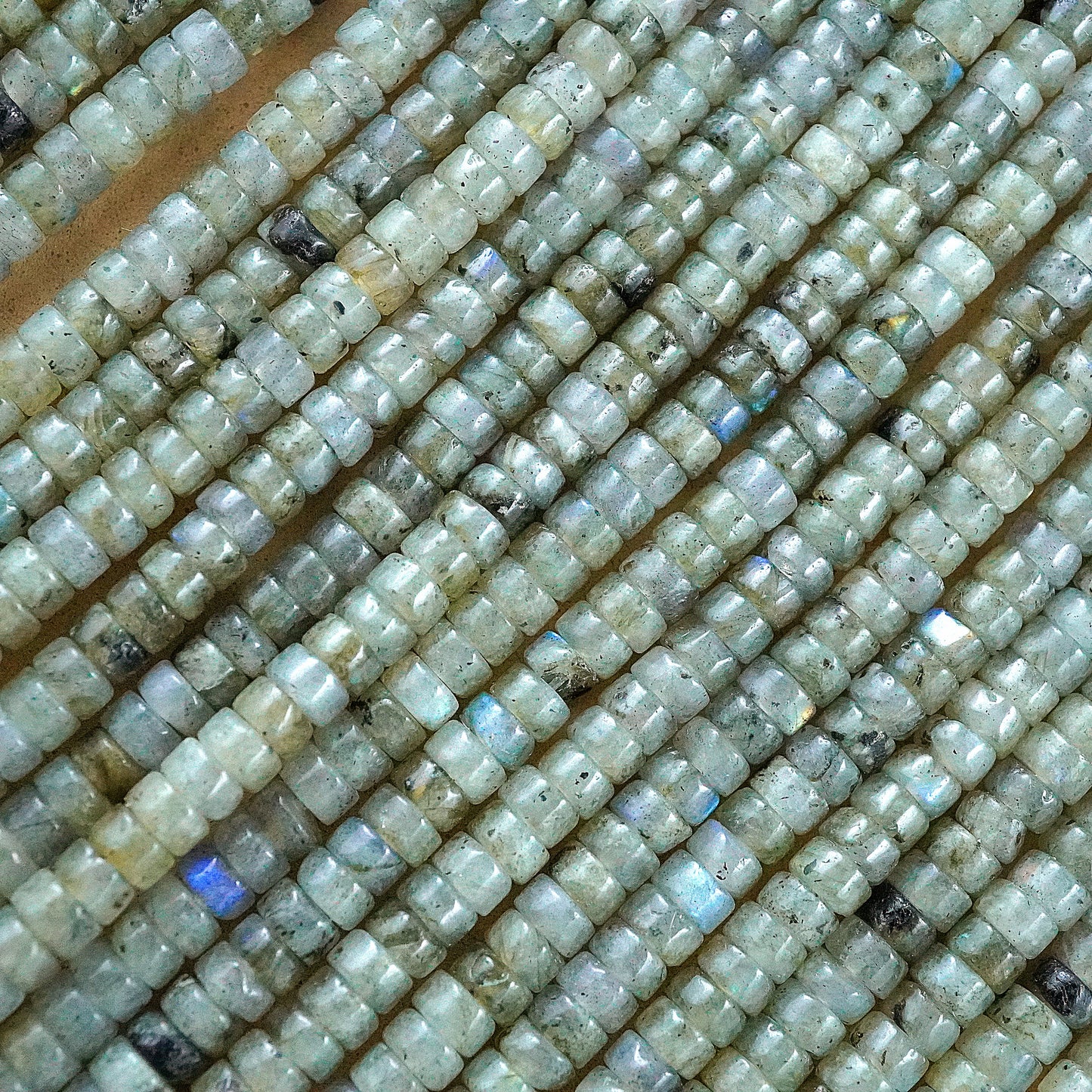 Labradorite (Heishe)(Smooth)(4mm)(15"Strand)