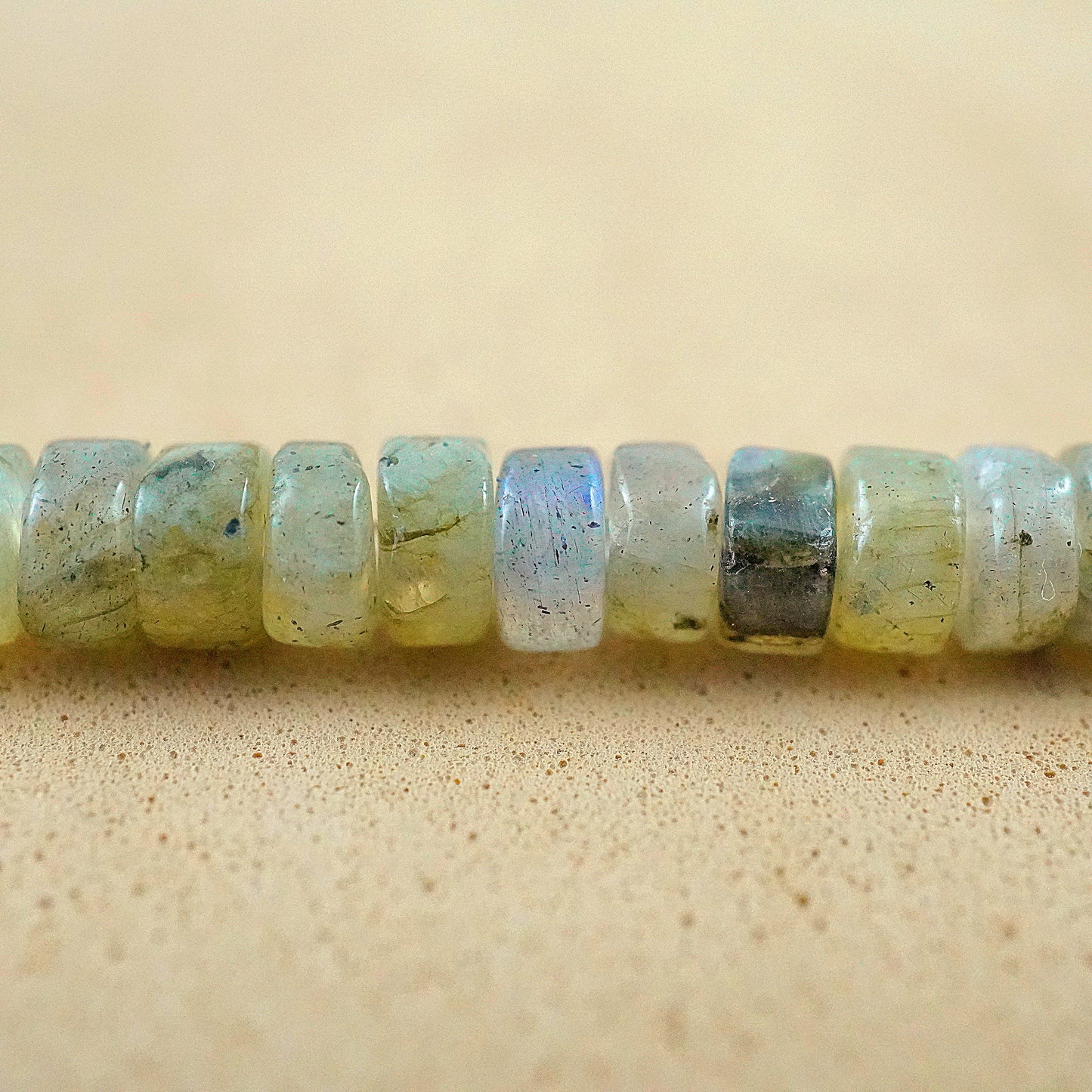 Labradorite (Heishe)(Smooth)(4mm)(15"Strand)