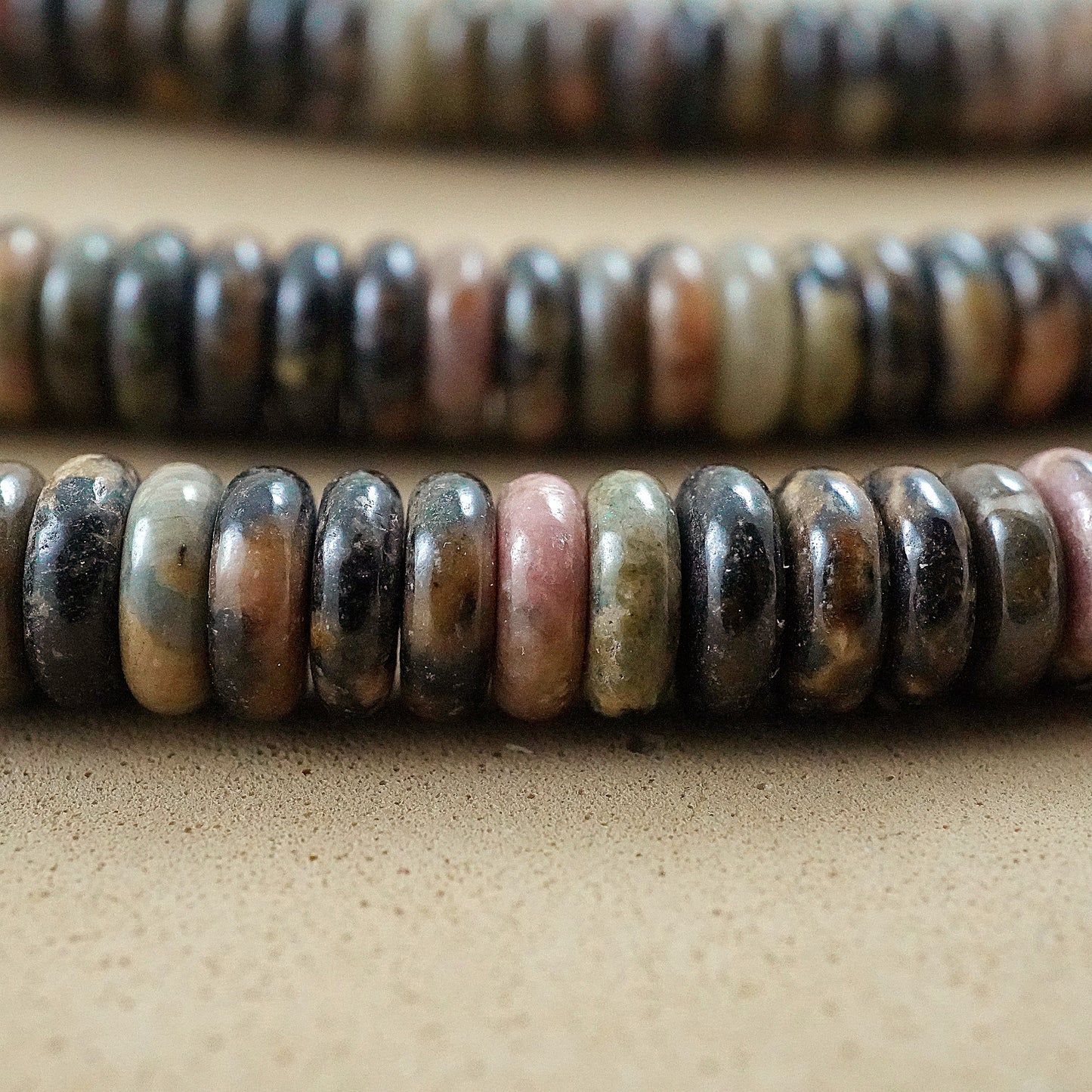 Rhodonite (Rondelle)(Smooth)(6mmx2mm)(15.5"Strand)