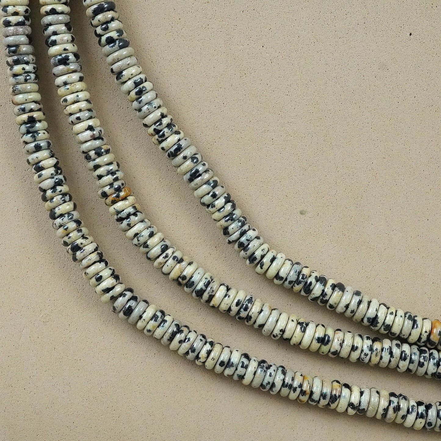 Dalmation Jasper (Rondelle)(Smooth)(6mmx2mm)(15.5"Strand)