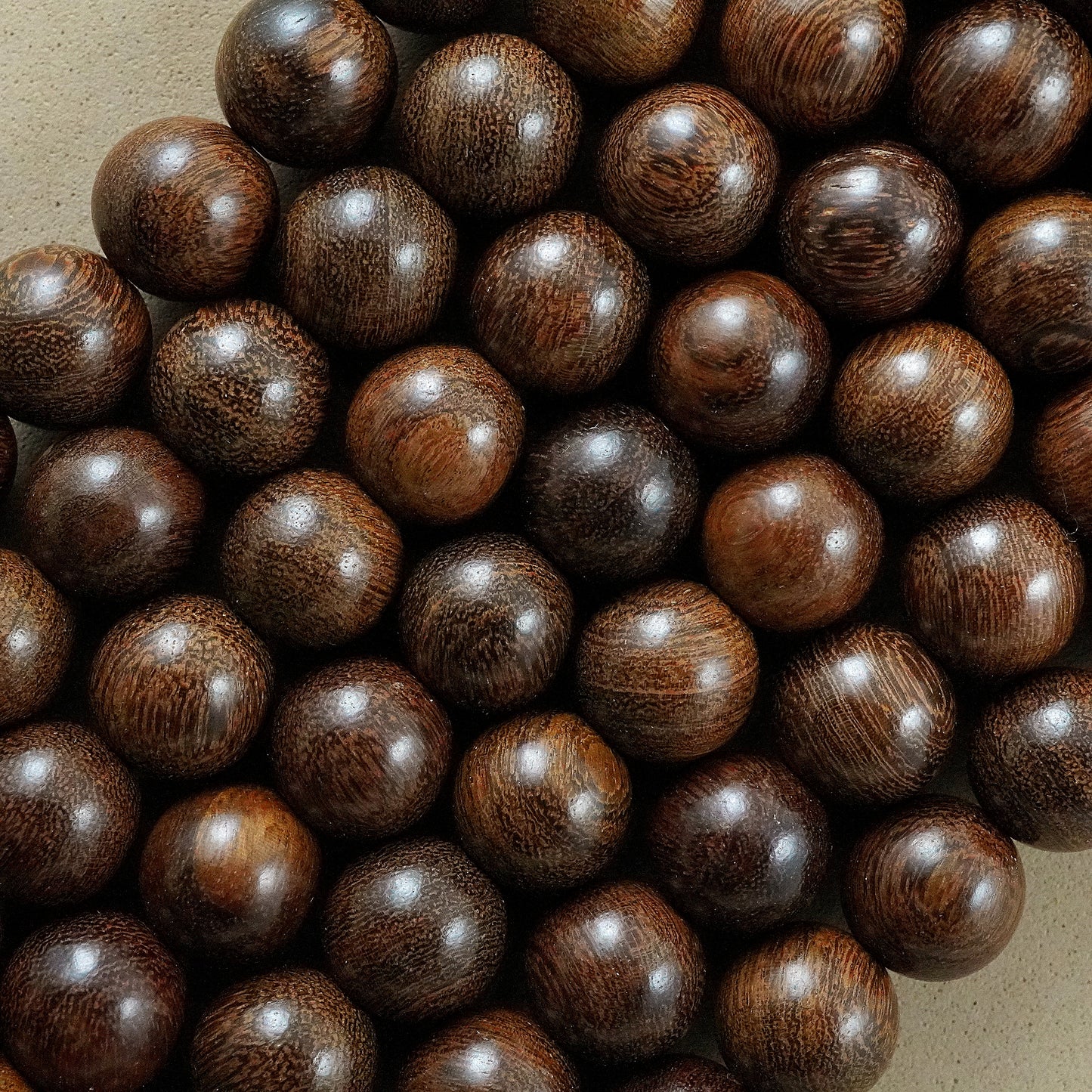 Madre de Cacao Wood (Round)(Smooth)(6mm)(8mm)(10mm)(12mm)(16"Strand)