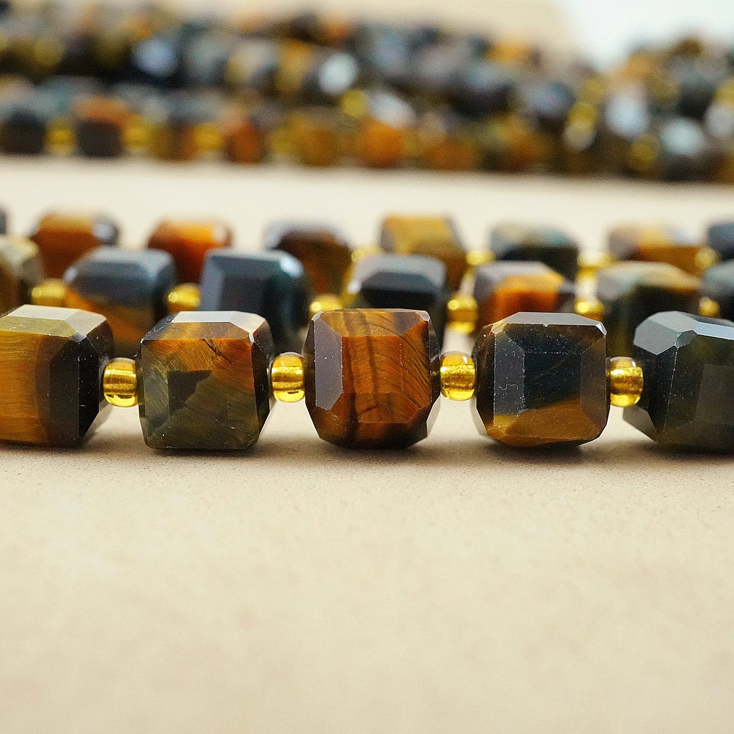 Hawk's Eye (Cube)(Faceted)(8mm)(15"Strand)