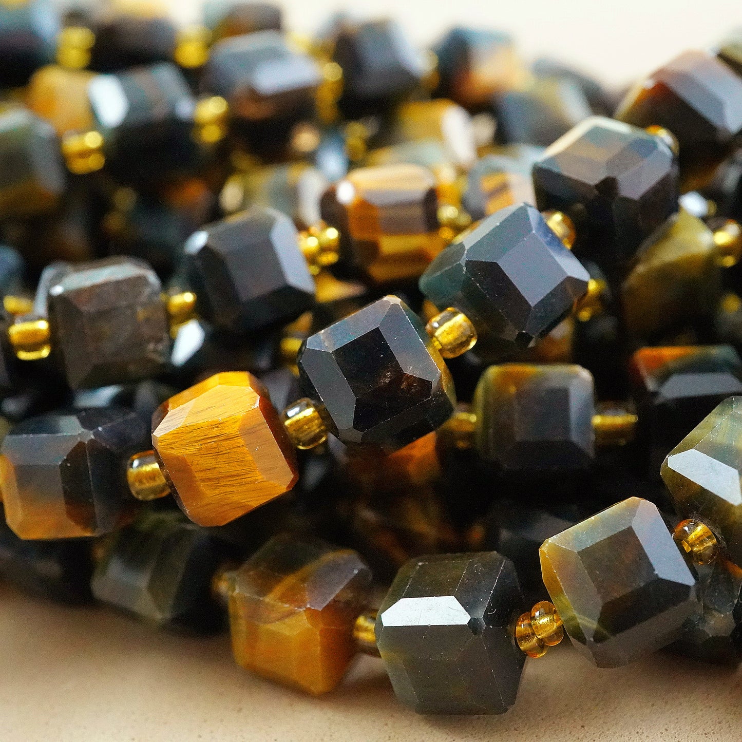 Hawk's Eye (Cube)(Faceted)(8mm)(15"Strand)