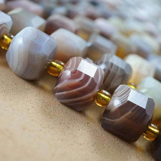 Botswana Agate (Cube)(Faceted)(8mm)(15"Strand)