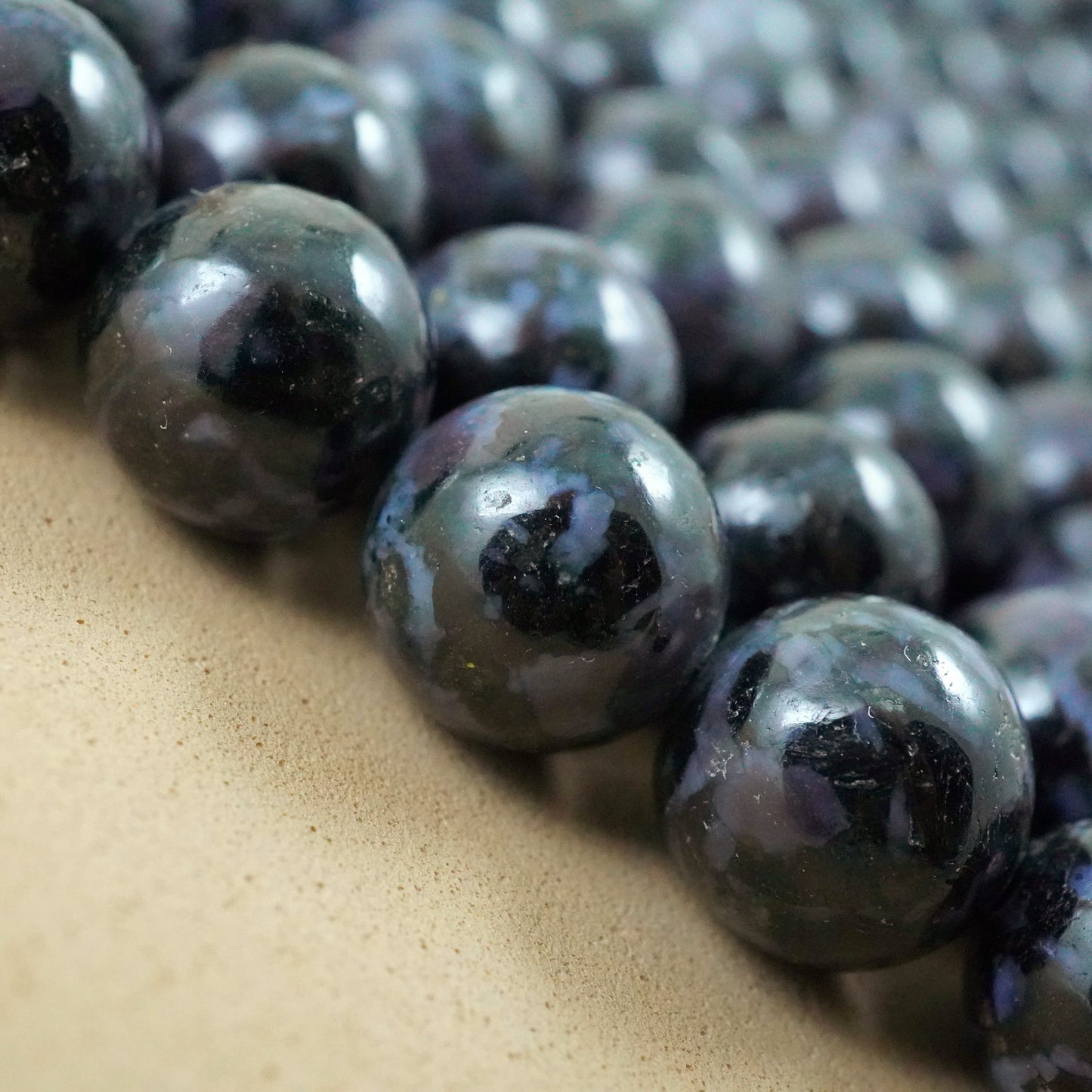 Indigo Gabbro (Round)(Smooth)(6mm)(8mm)(10mm)(15"Strand)
