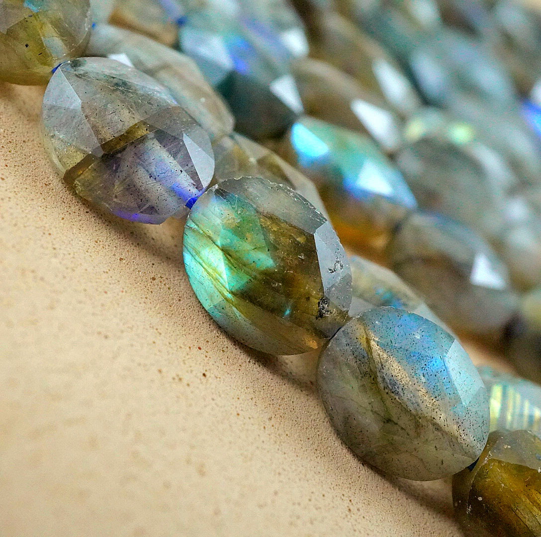 Labradorite (Oval)(Faceted)(8x10mm)(15"Strand)