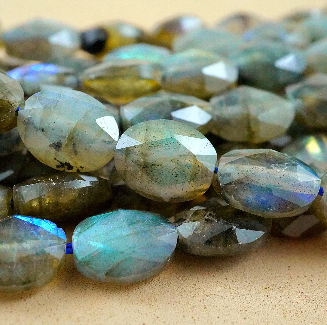 Labradorite (Oval)(Faceted)(8x10mm)(15"Strand)