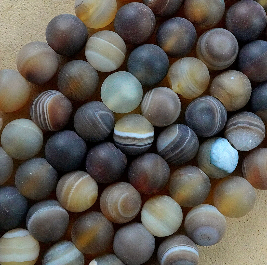 Sardonyx (Round)(Matte)(4mm)(6mm)(8mm)(10mm)(12mm)(16"Strand)