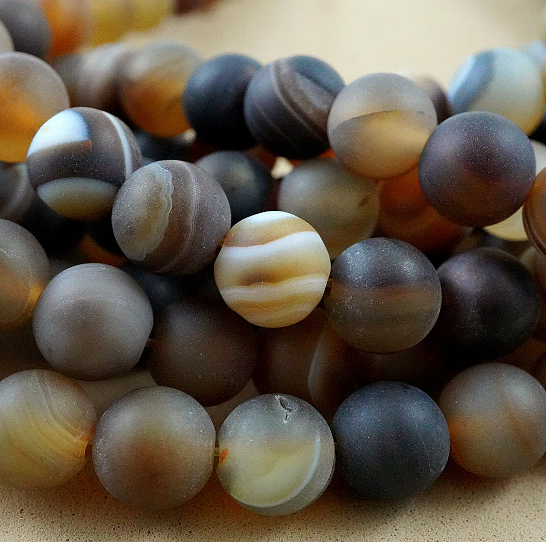 Sardonyx (Round)(Matte)(4mm)(6mm)(8mm)(10mm)(12mm)(16"Strand)