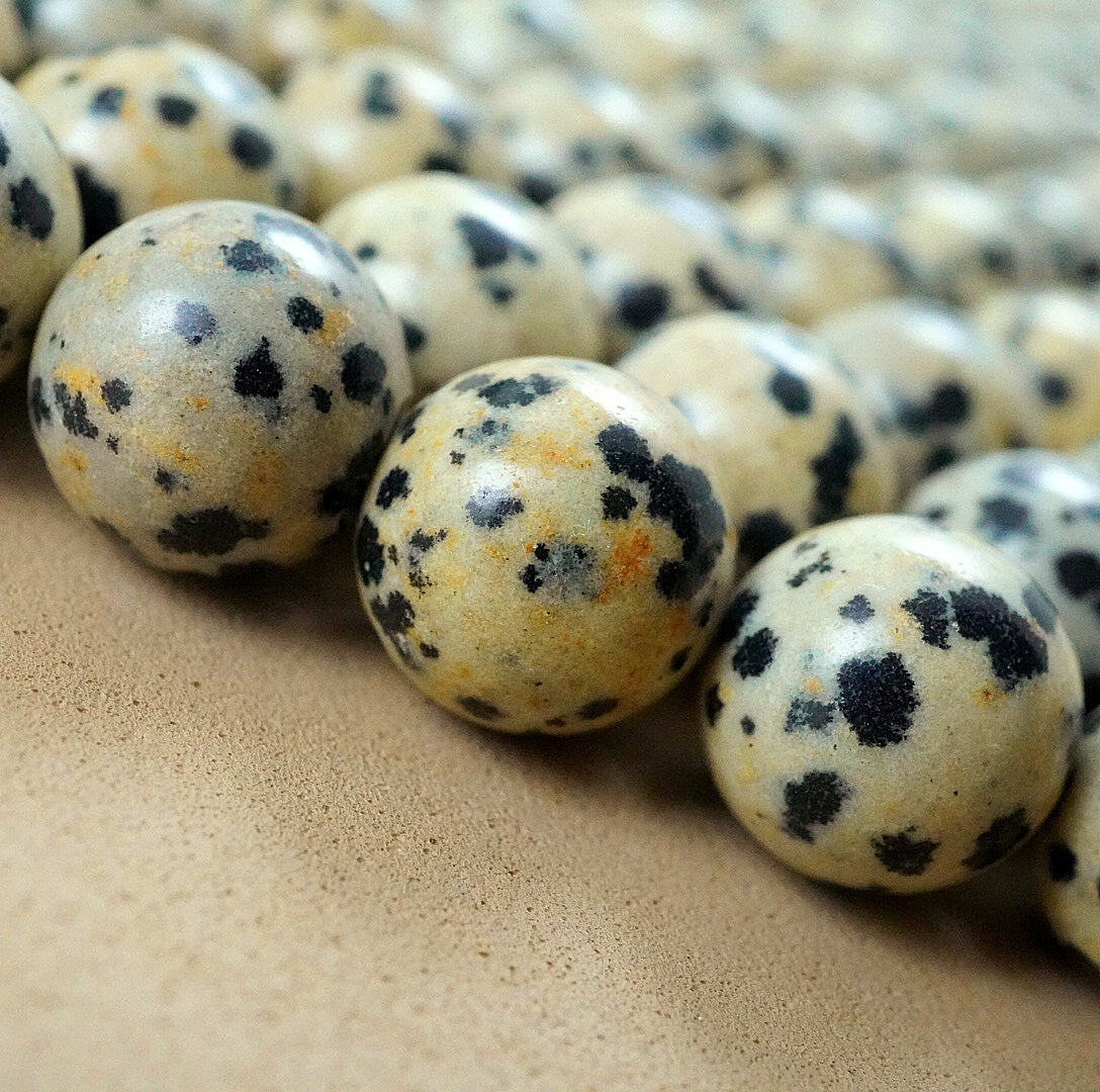 Dalmatian Jasper (Round)(Smooth)(4mm)(6mm)(8mm)(10mm)(12mm)(16"Strand)