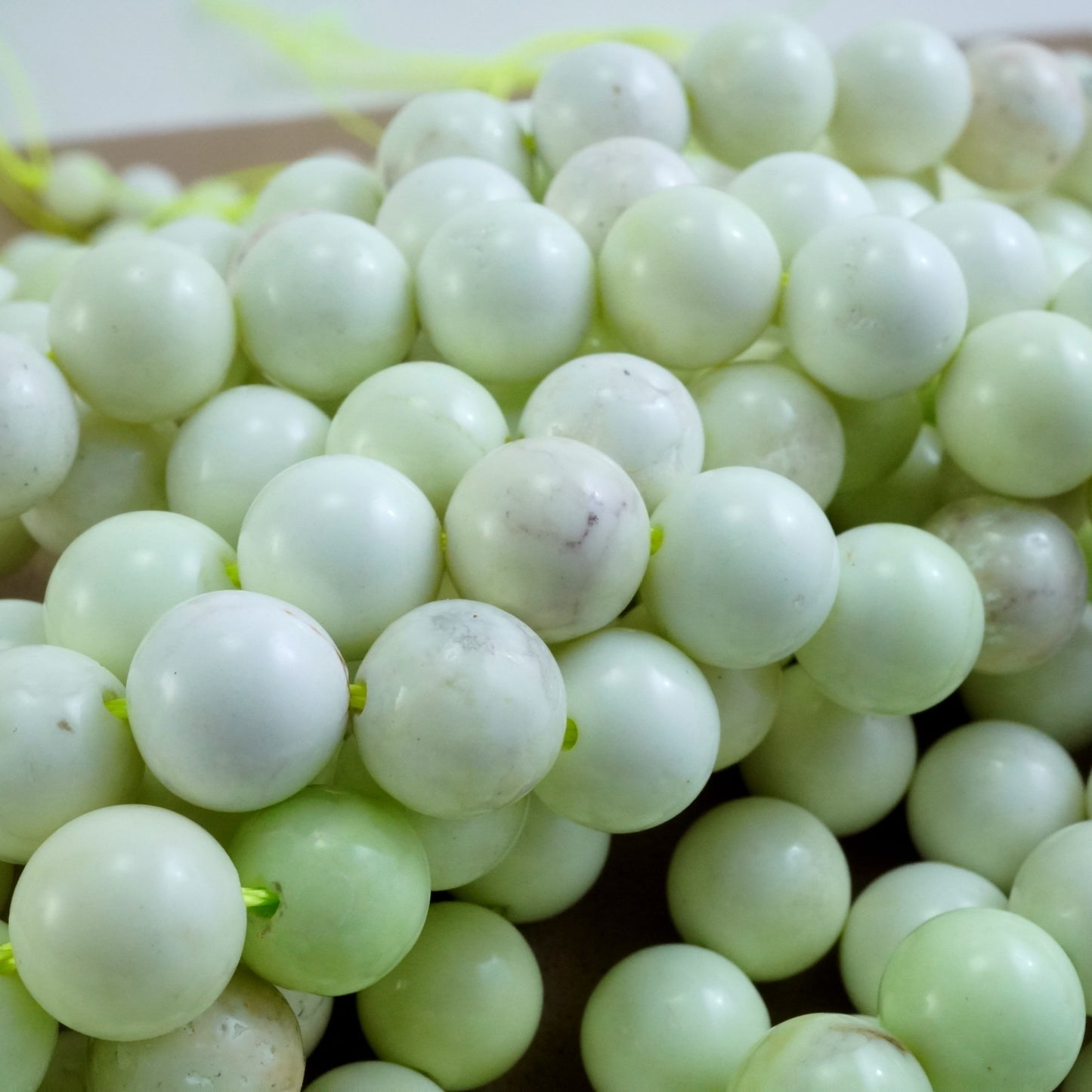 Lemon Chrysoprase (Round)(Smooth)(6mm)(8mm)(10mm)(16"Strand)
