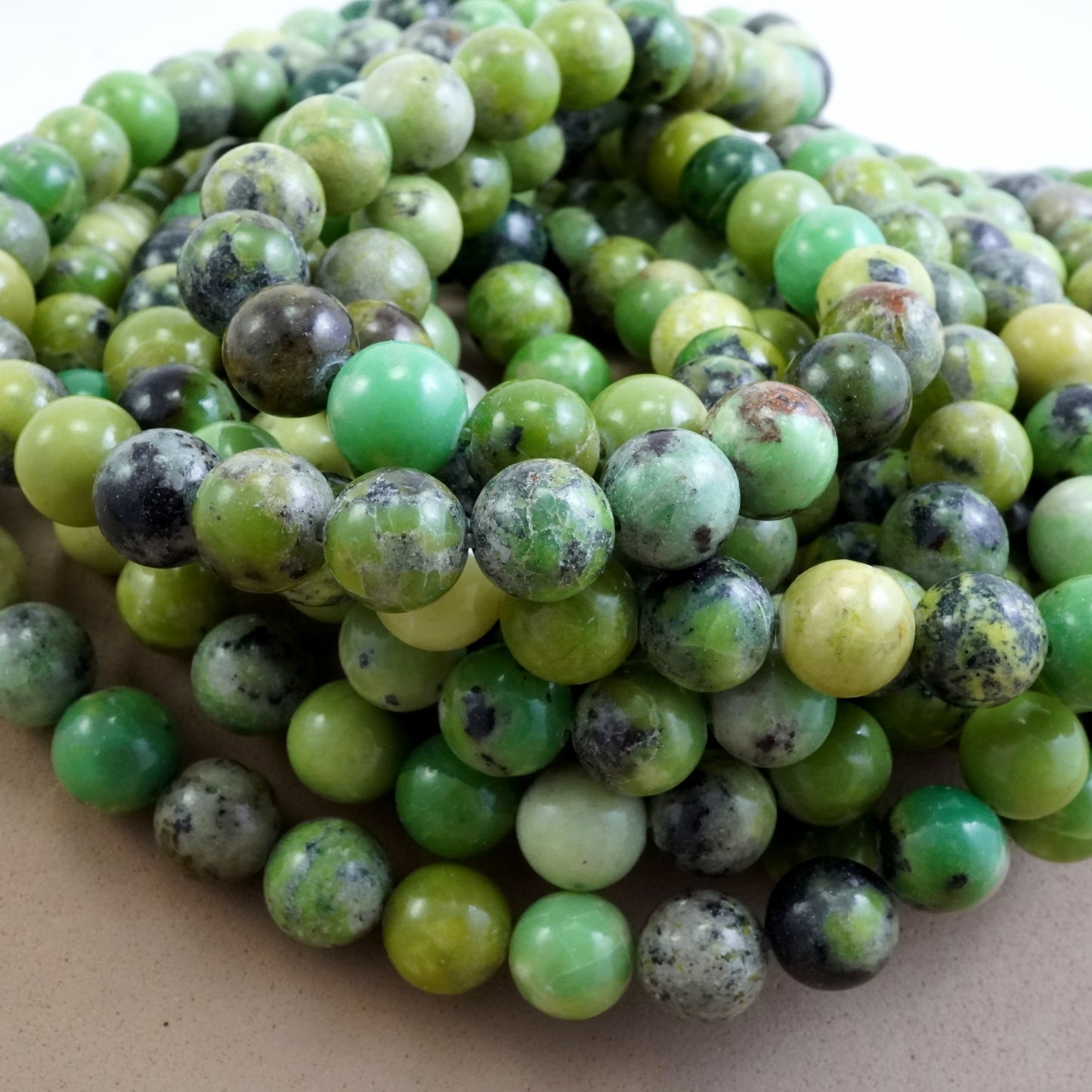Green Serpentine (Round)(Smooth)(4mm)(6mm)(8mm)(10mm)(16"Strand)