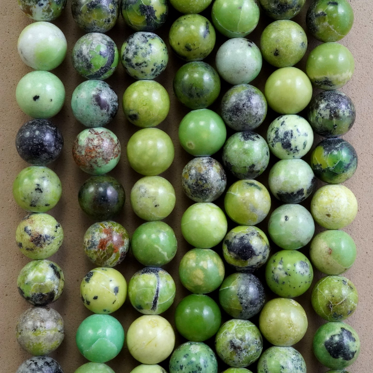 Green Serpentine (Round)(Smooth)(4mm)(6mm)(8mm)(10mm)(16"Strand)