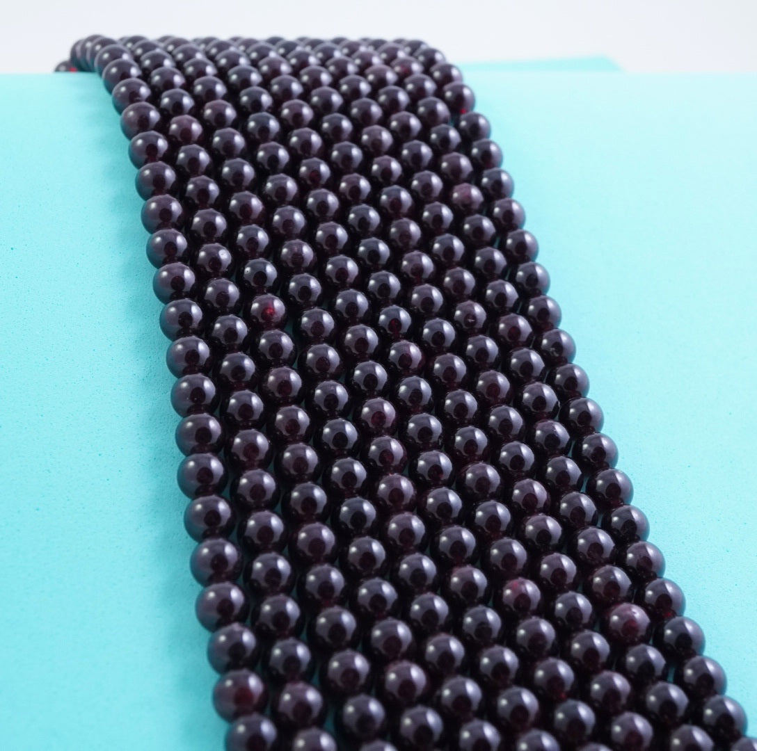 Red Garnet (Round)(Smooth)(4mm)(6mm)(7mm)(8mm)(10mm)(12mm)(16"Strand)