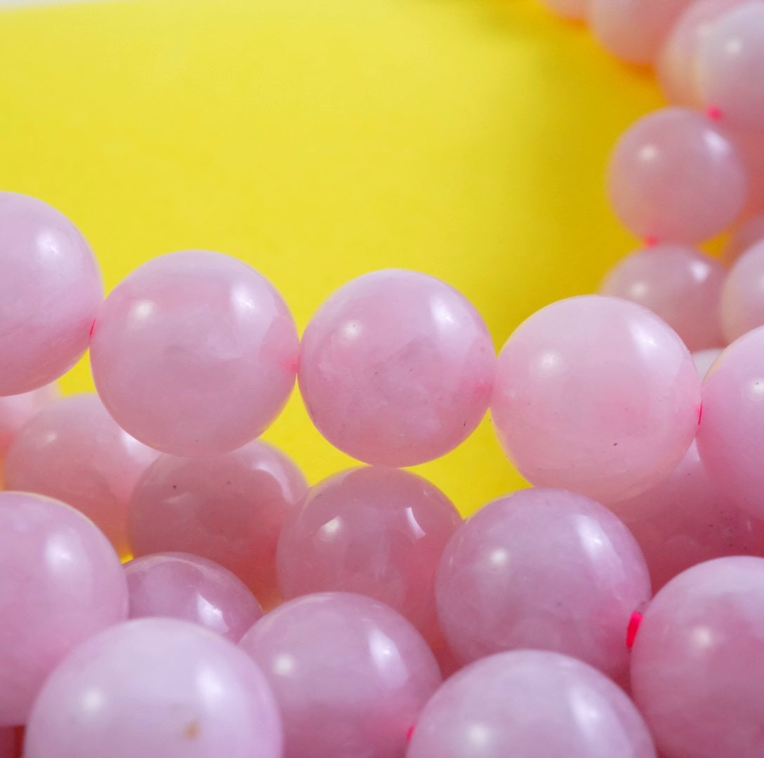 Madagascar Rose Quartz (Round)(Smooth)(4mm)(6mm)(8mm)(10mm)(16"Strand)
