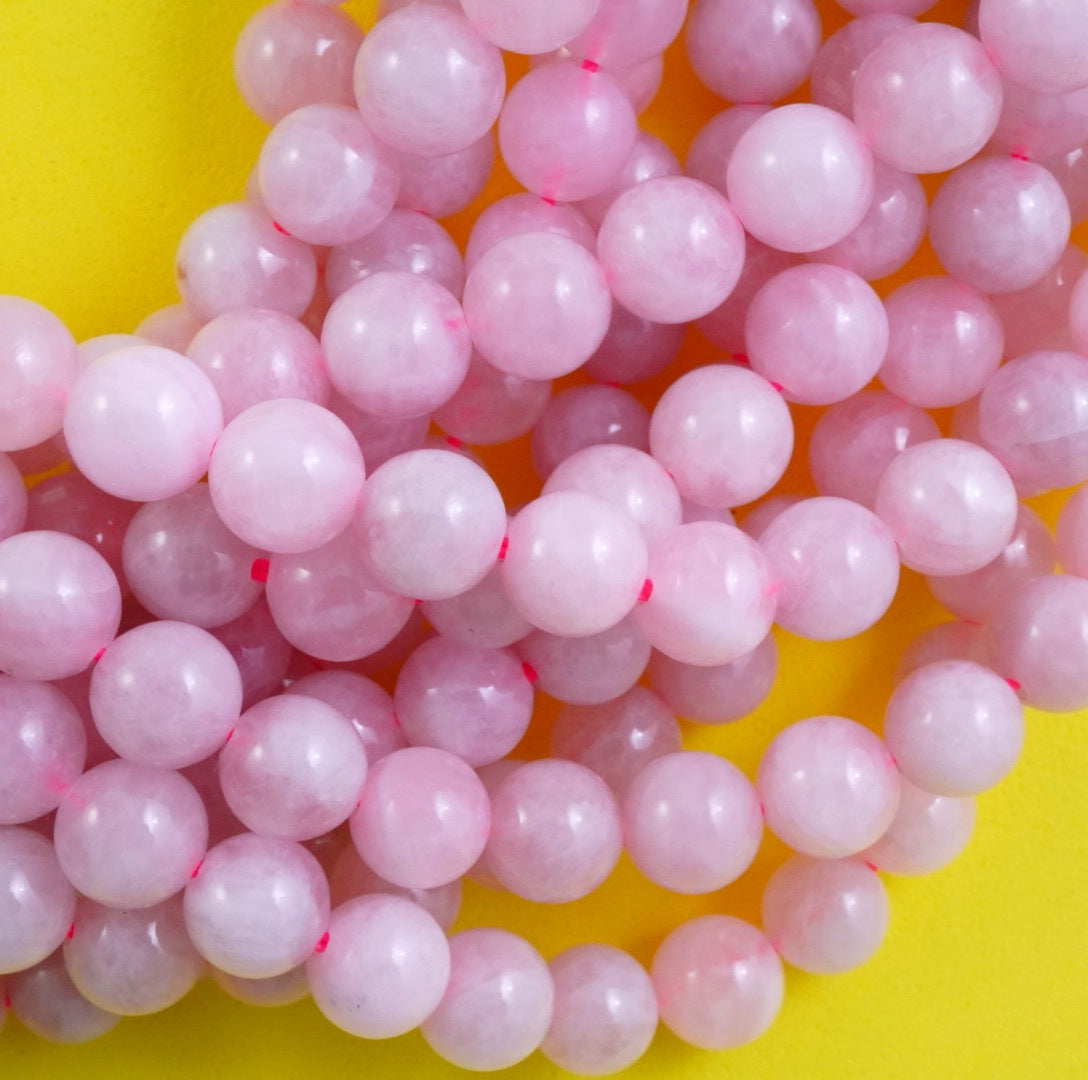 Madagascar Rose Quartz (Round)(Smooth)(4mm)(6mm)(8mm)(10mm)(16"Strand)