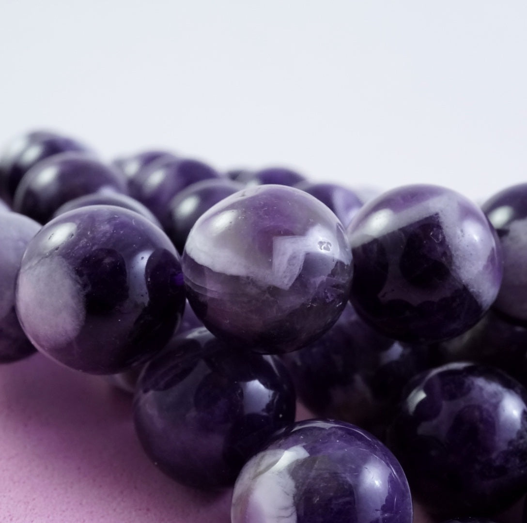 Chevron Amethyst (Round)(Smooth)(4mm)(6mm)(8mm)(10mm)(12mm)(15"Strand)