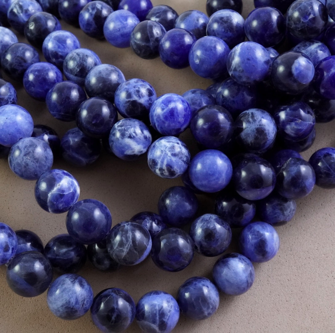 Sodalite (Round)(Smooth)(4mm)(6mm)(8mm)(10mm)(12mm)(16"Strand)