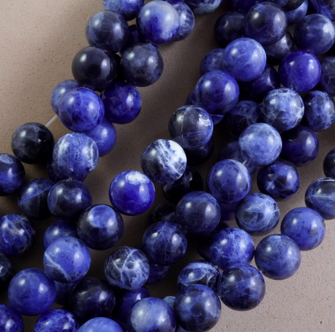 Sodalite (Round)(Smooth)(4mm)(6mm)(8mm)(10mm)(12mm)(16"Strand)