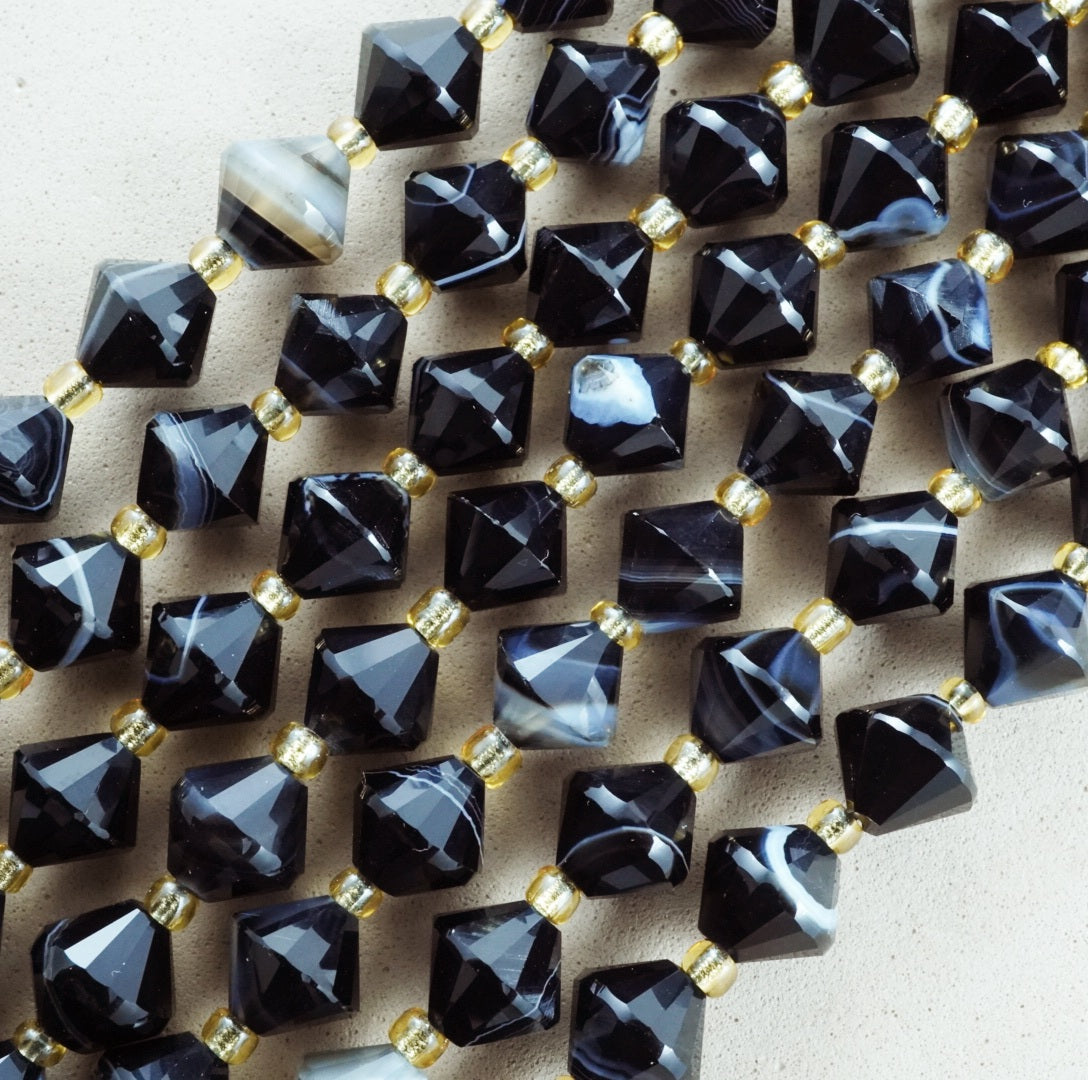 Sardonyx (Bicone)(Faceted)(8mm)(16"Strand)