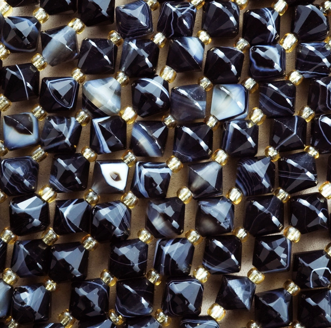 Sardonyx (Bicone)(Faceted)(8mm)(16"Strand)