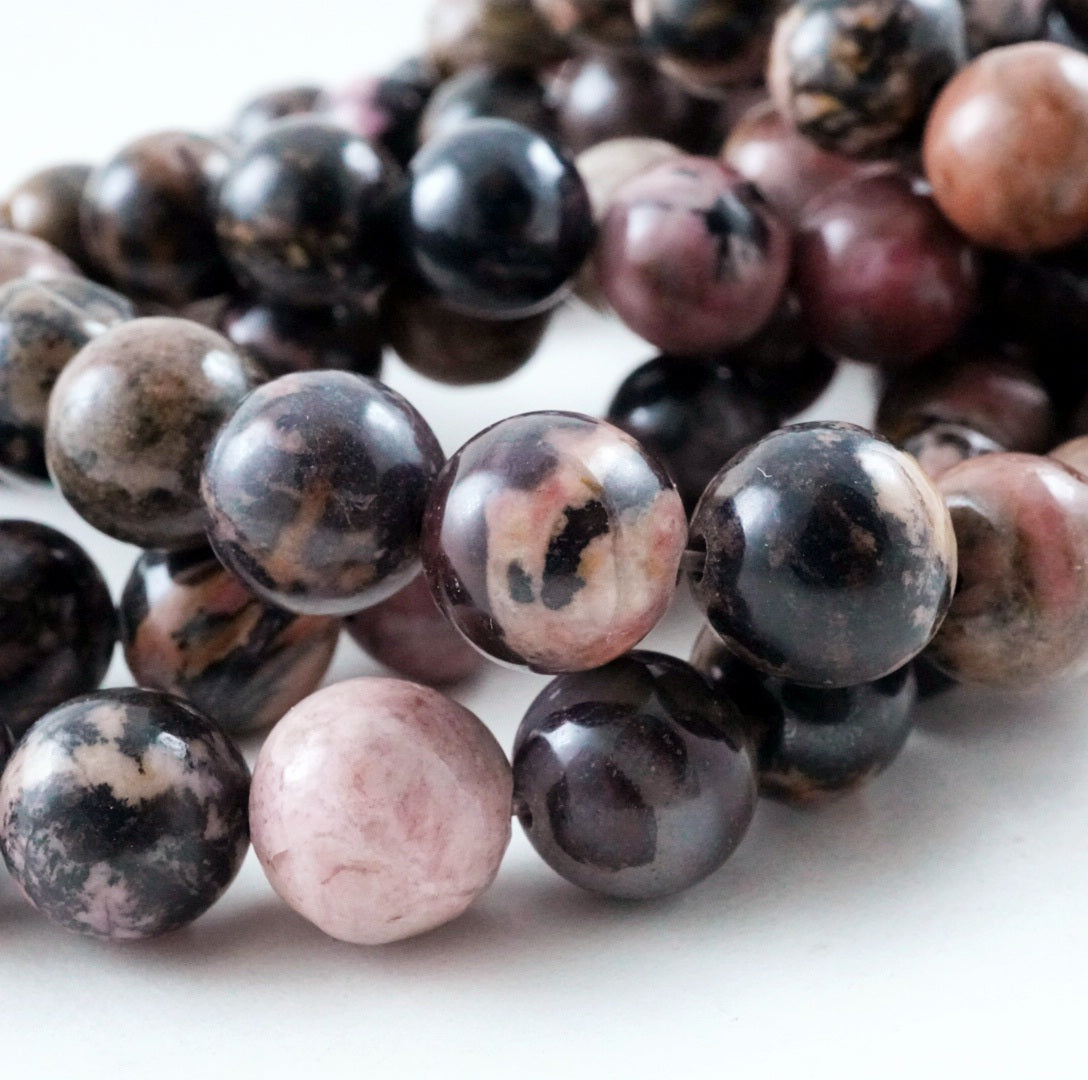 Rhodonite (Round)(Smooth)(4mm)(6mm)(8mm)(10mm)(12mm)(16"Strand)