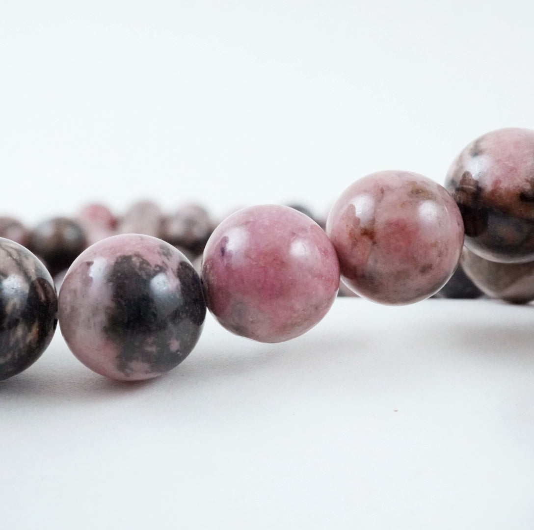 Rhodonite (Round)(Smooth)(4mm)(6mm)(8mm)(10mm)(12mm)(16"Strand)