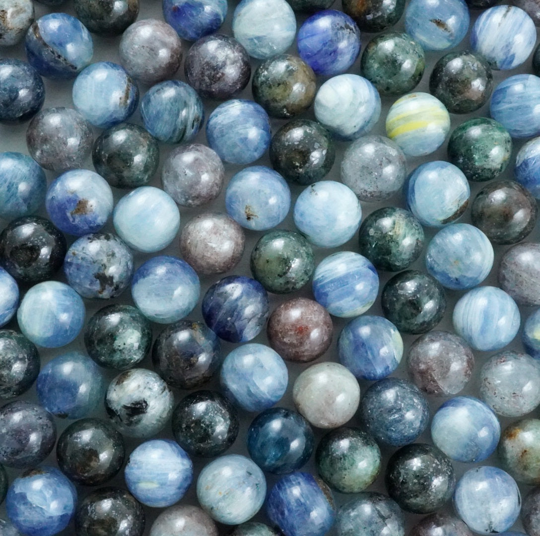 Kyanite (Round)(Smooth)(Blue)(Green)(Grey)(4mm)(6mm)(8mm)(10mm)(16"Strand)