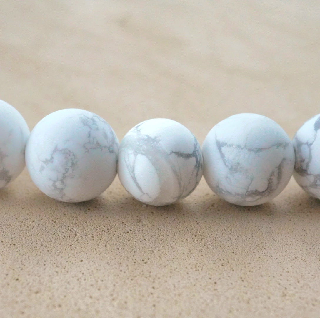 Howlite (Round)(Matte)(4mm)(6mm)(8mm)(10mm)(12mm)(16"Strand)