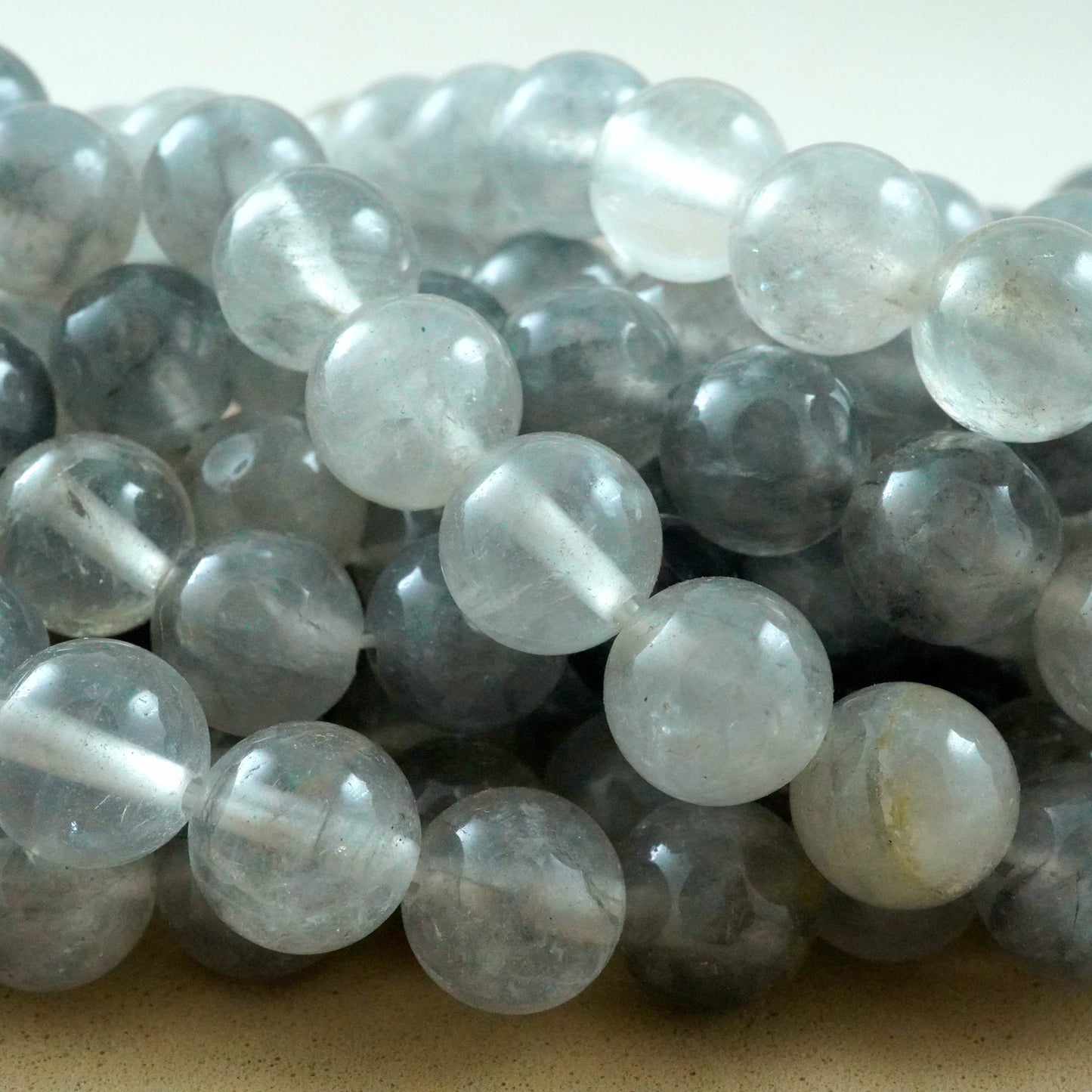 Cloudy Quartz (Round)(Smooth)(4mm)(6mm)(8mm)(10mm)(12mm)(16"Strand)