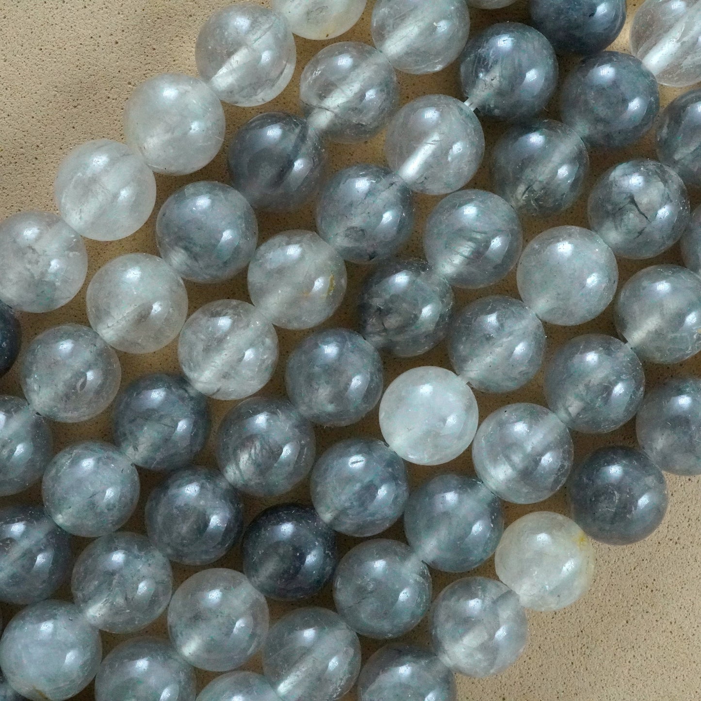Cloudy Quartz (Round)(Smooth)(4mm)(6mm)(8mm)(10mm)(12mm)(16"Strand)