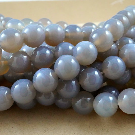 Grey Chalcedony (Round)(Smooth)(4mm)(6mm)(8mm)(10mm)(12mm)(16"Strand)