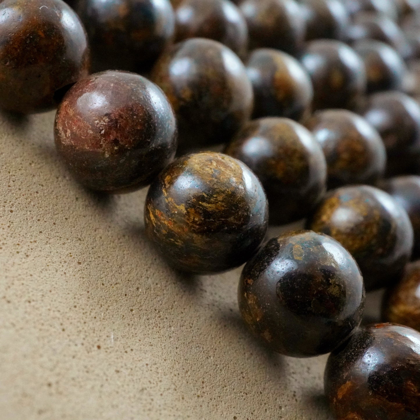 Bronzite (Round)(Smooth)(4mm)(6mm)(8mm)(10mm)(12mm)(16"Strand)