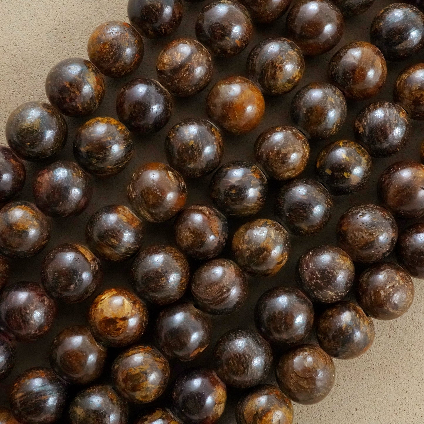 Bronzite (Round)(Smooth)(4mm)(6mm)(8mm)(10mm)(12mm)(16"Strand)