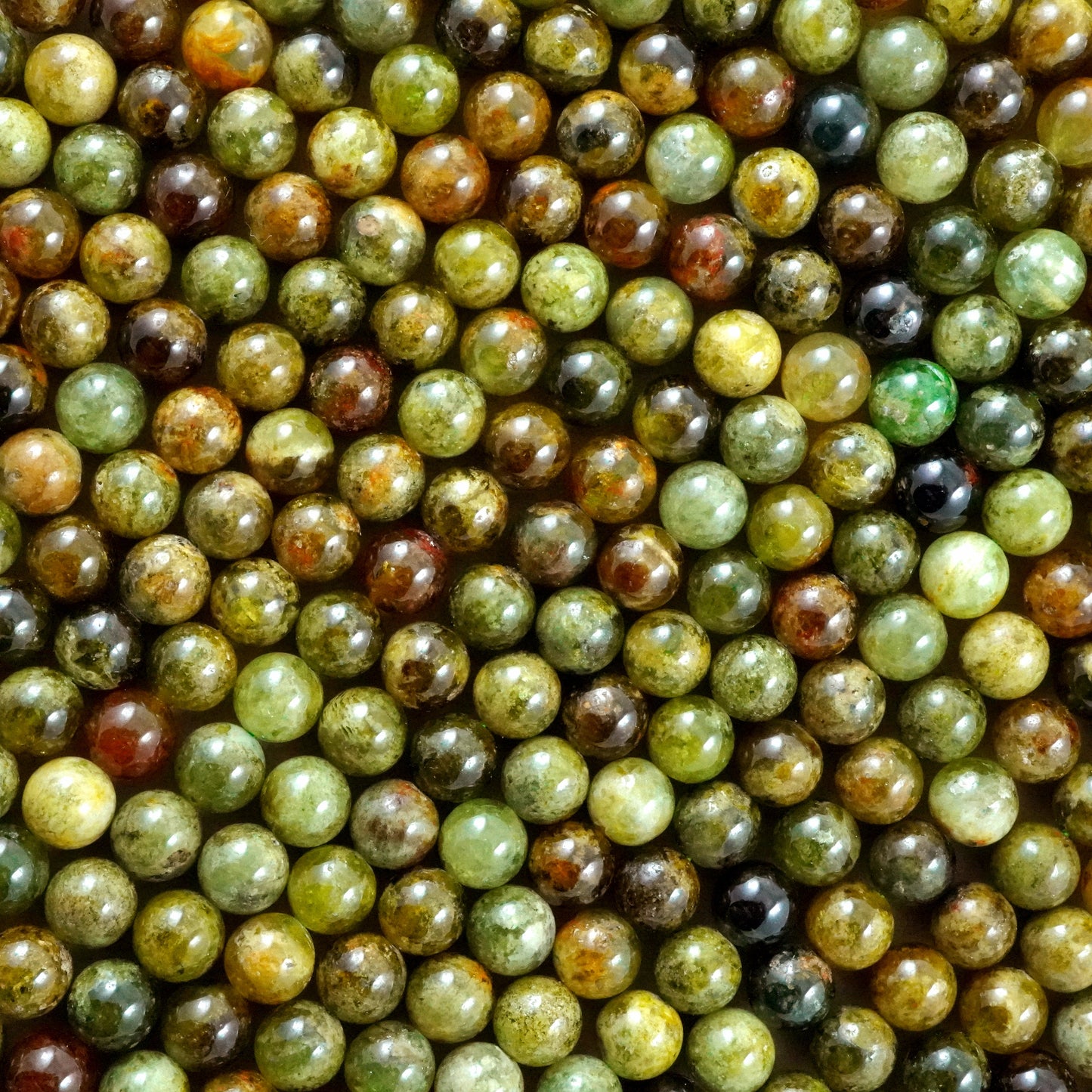 Green Garnet (Round)(Smooth)(4mm)(6mm)(8mm)(10mm)(16"Strand)