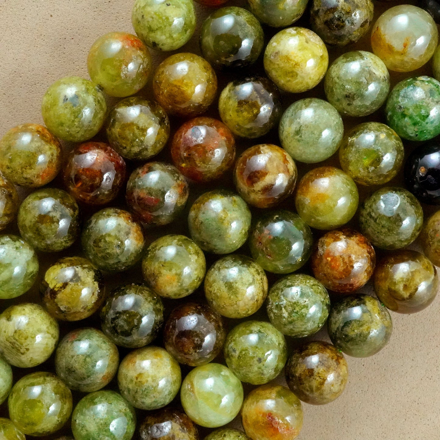 Green Garnet (Round)(Smooth)(4mm)(6mm)(8mm)(10mm)(16"Strand)
