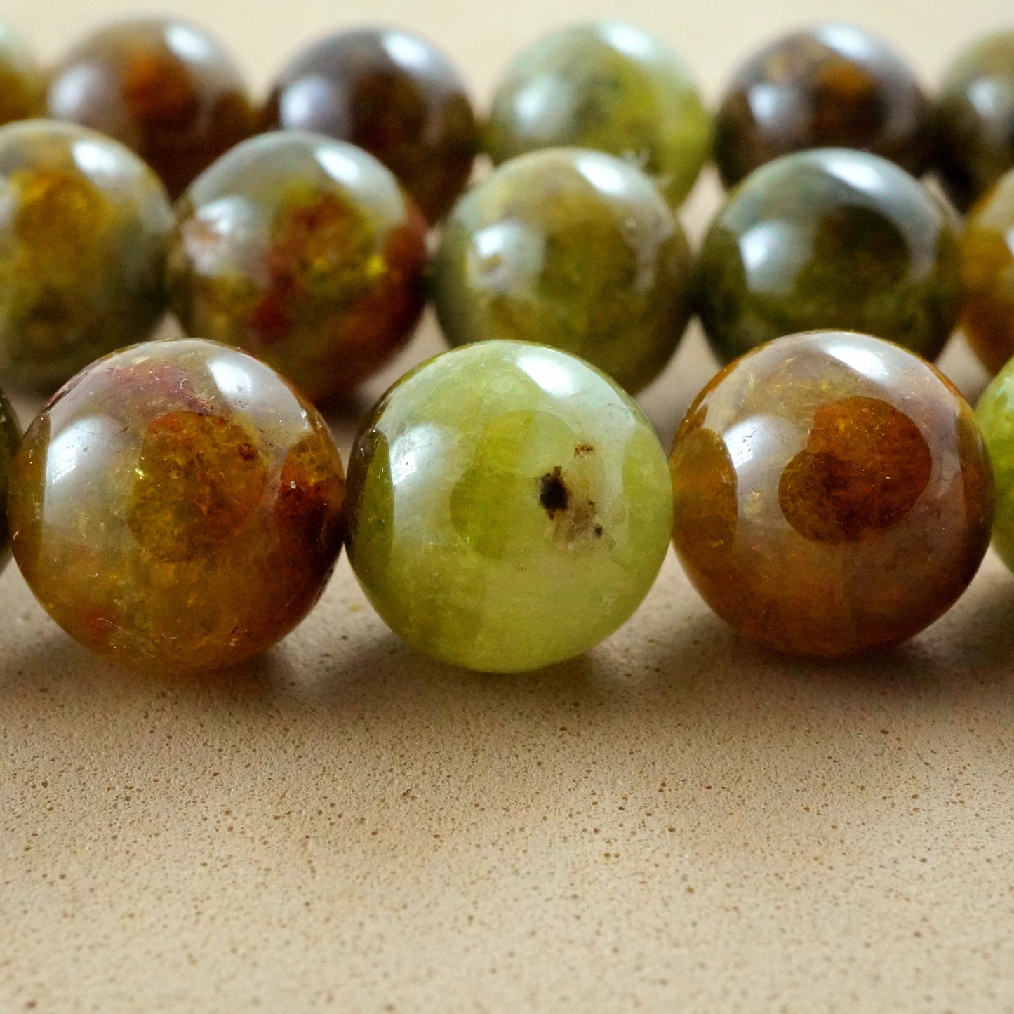 Green Garnet (Round)(Smooth)(4mm)(6mm)(8mm)(10mm)(16"Strand)