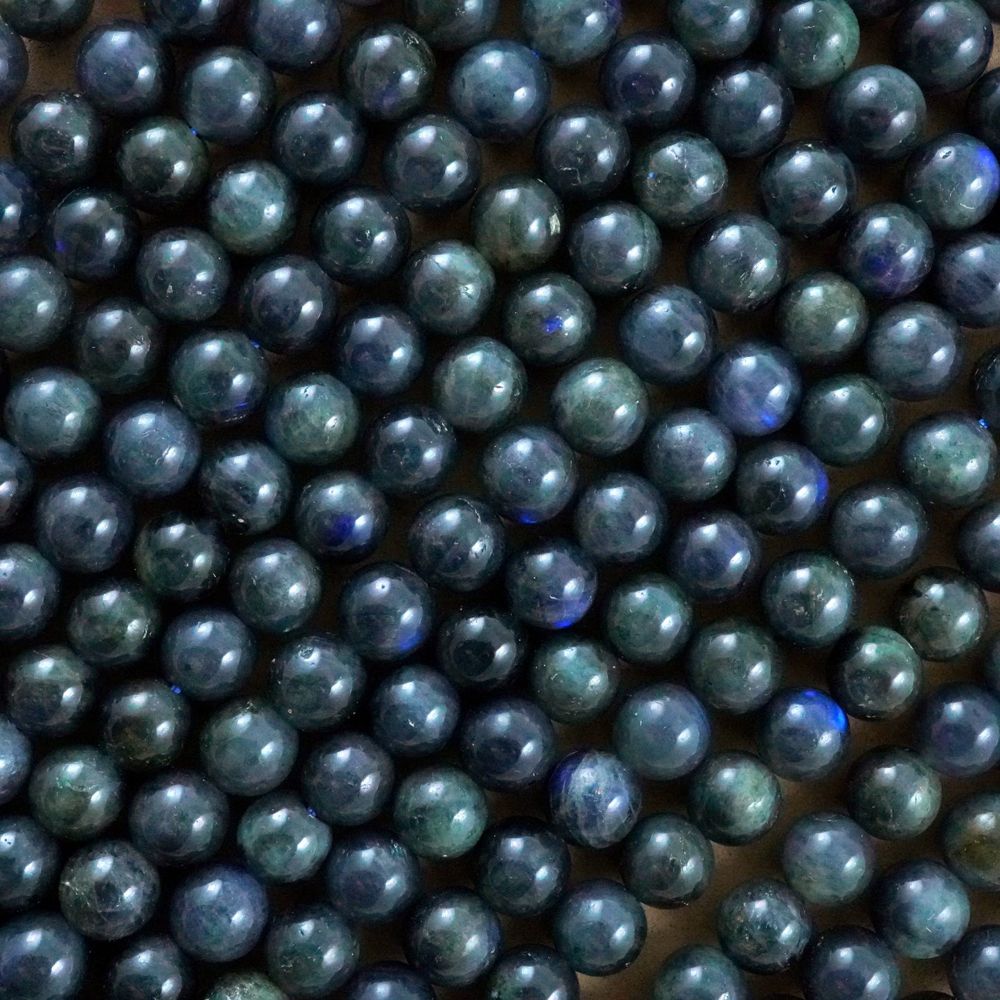 Labradorite (Dark)(Round)(Smooth)(6mm)(8mm)(10mm)(16"Strand)