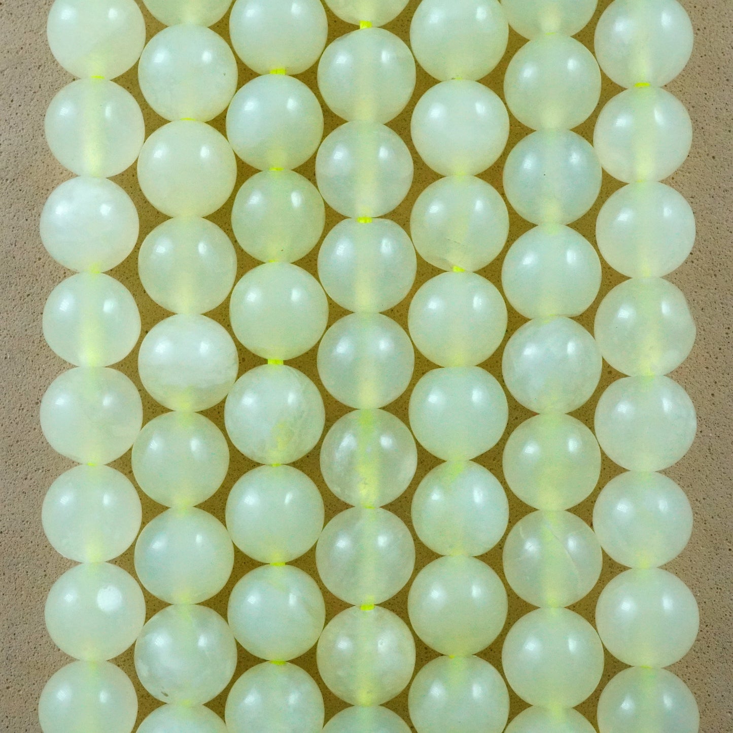 New Jade (Round)(Smooth)(4mm)(6mm)(8mm)(10mm)(16"Strand)