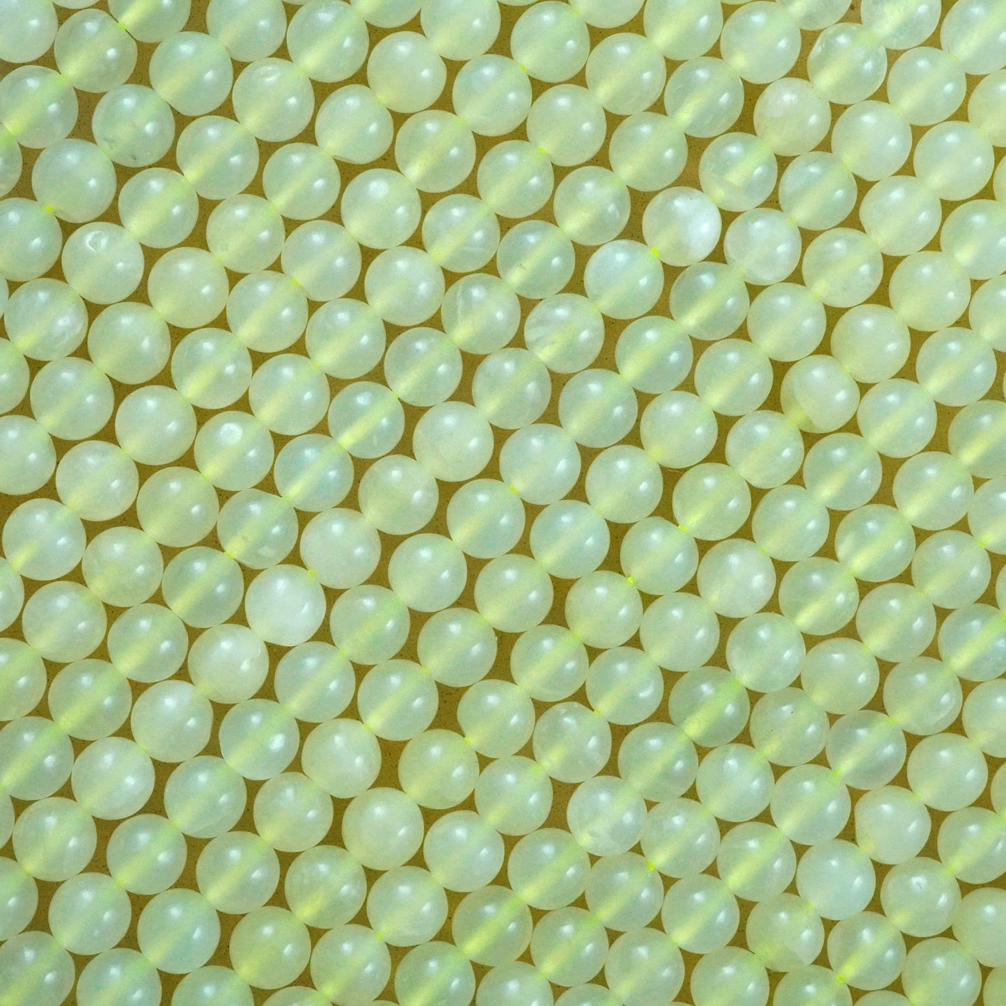 New Jade (Round)(Smooth)(4mm)(6mm)(8mm)(10mm)(16"Strand)