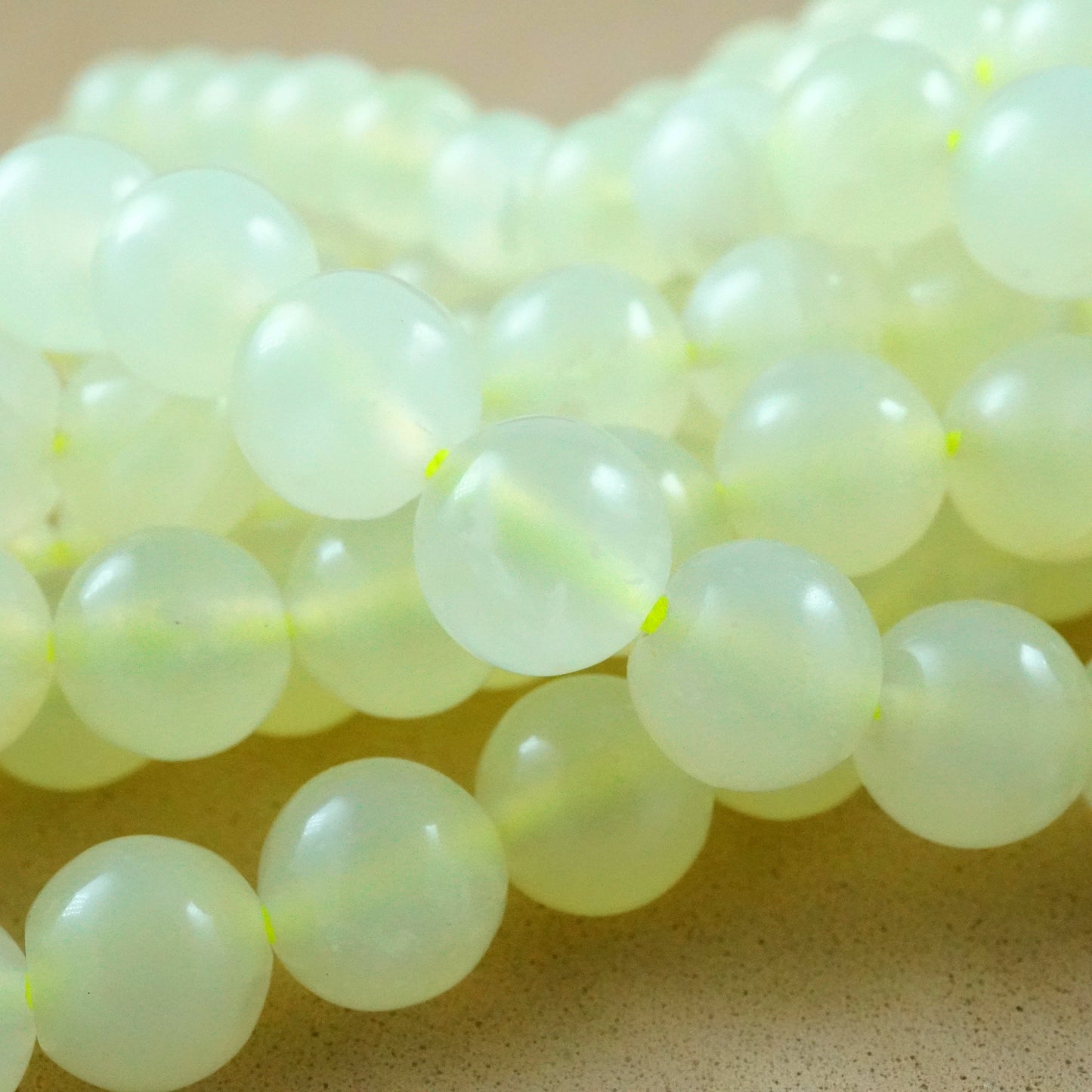 New Jade (Round)(Smooth)(4mm)(6mm)(8mm)(10mm)(16"Strand)