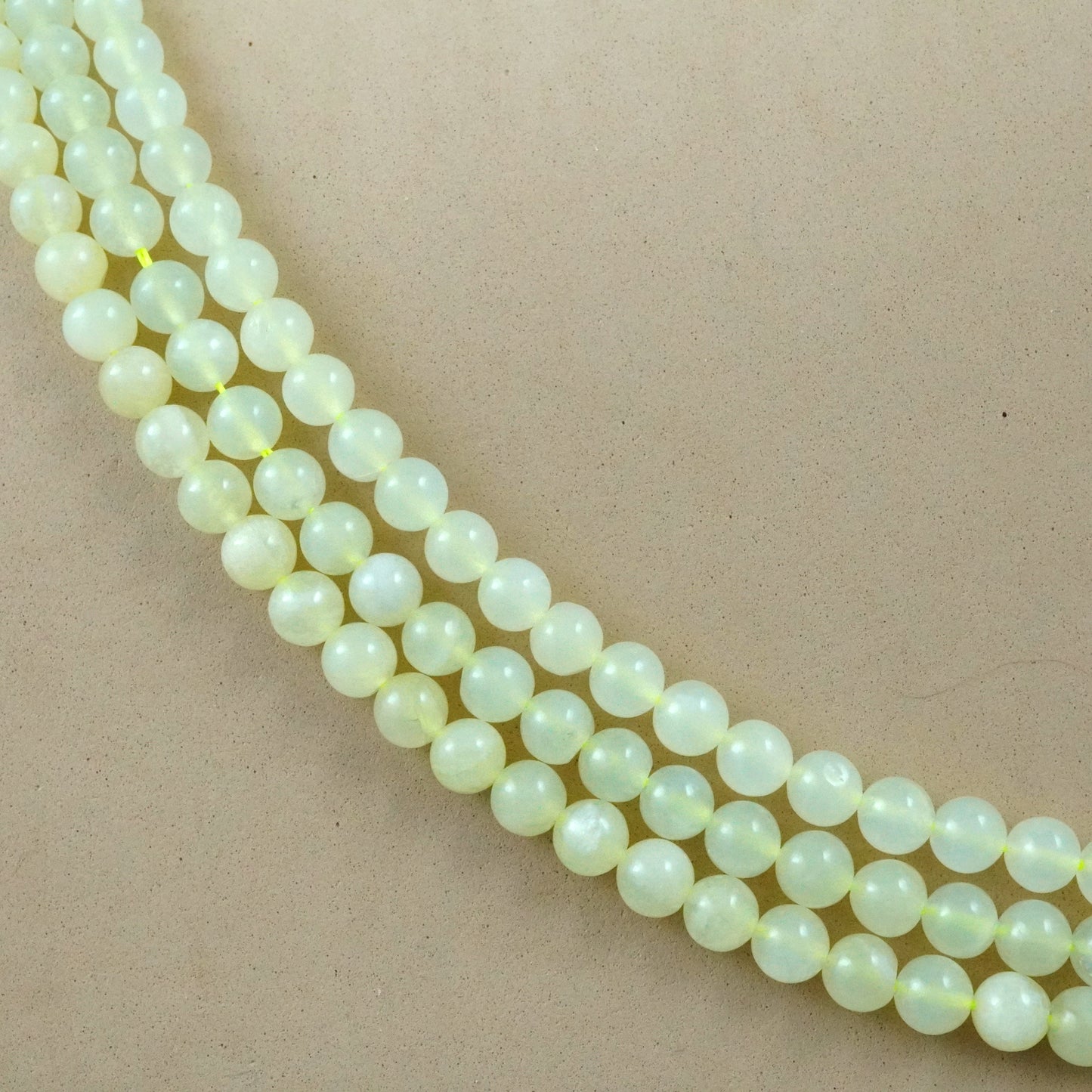 New Jade (Round)(Smooth)(4mm)(6mm)(8mm)(10mm)(16"Strand)