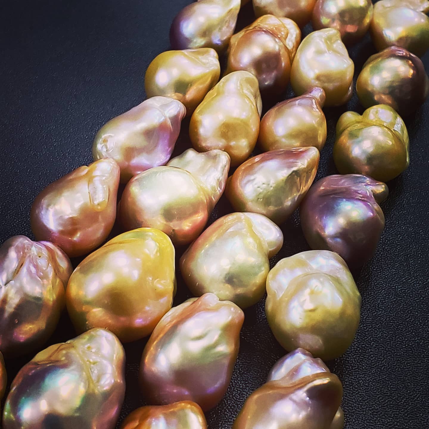 Baroque Pearls(Fresh Water)(Peach)(20x26mm)(AAA Grade)(17"Strand)