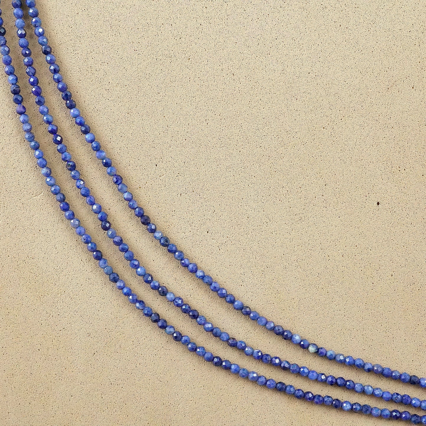 Sapphire (Round)(Micro)(Faceted)(2mm)(15"Strand)