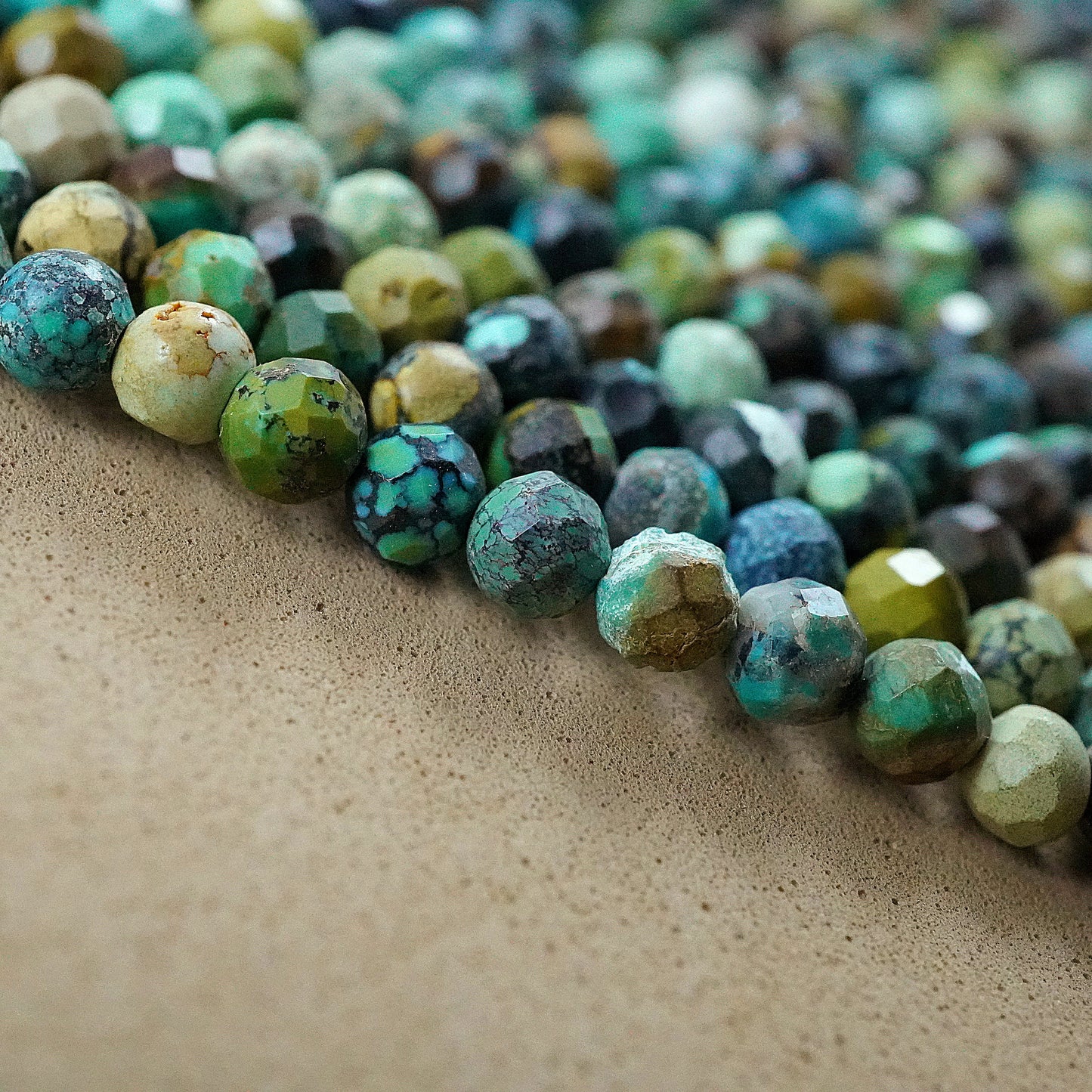 Turquoise (Round)(Micro)(Faceted)(Mix Grade)(2.5mm)(4mm)(15"Strand)