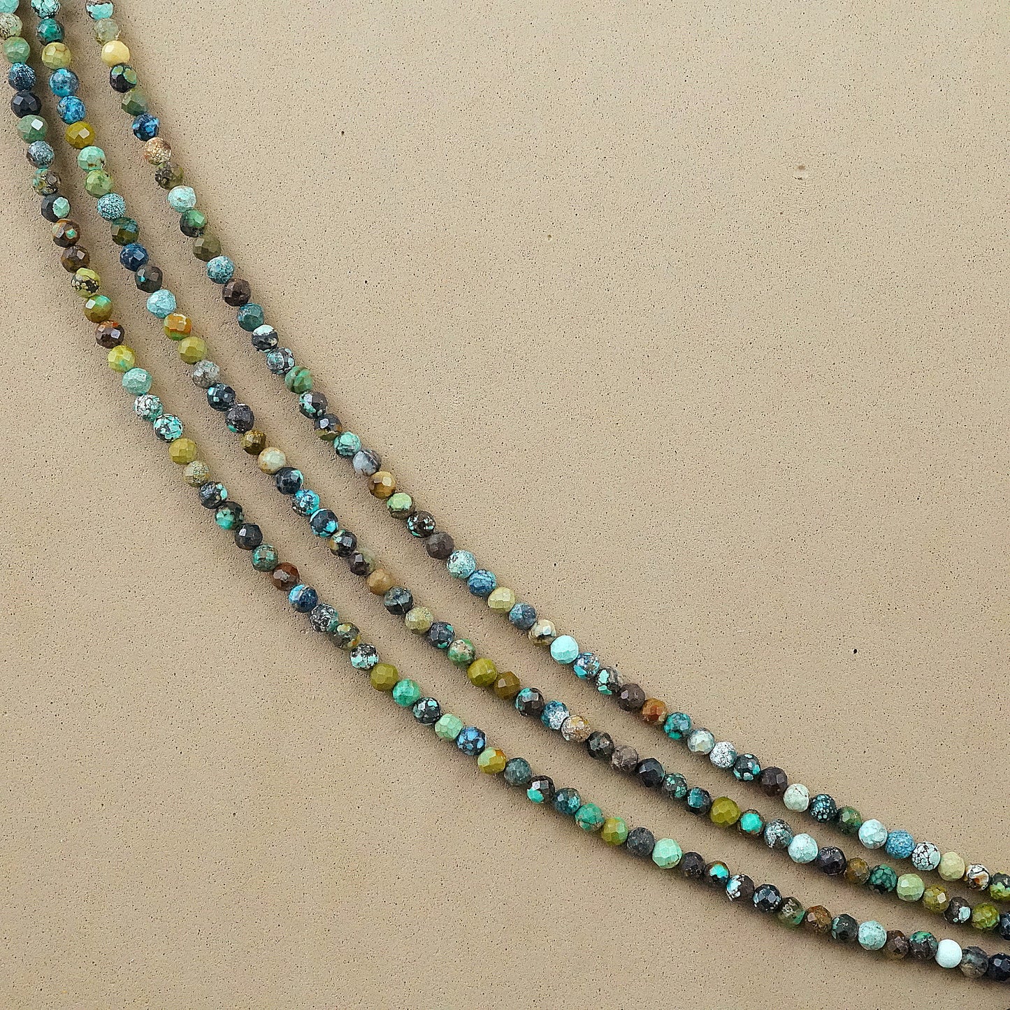 Turquoise (Round)(Micro)(Faceted)(Mix Grade)(2.5mm)(4mm)(15"Strand)