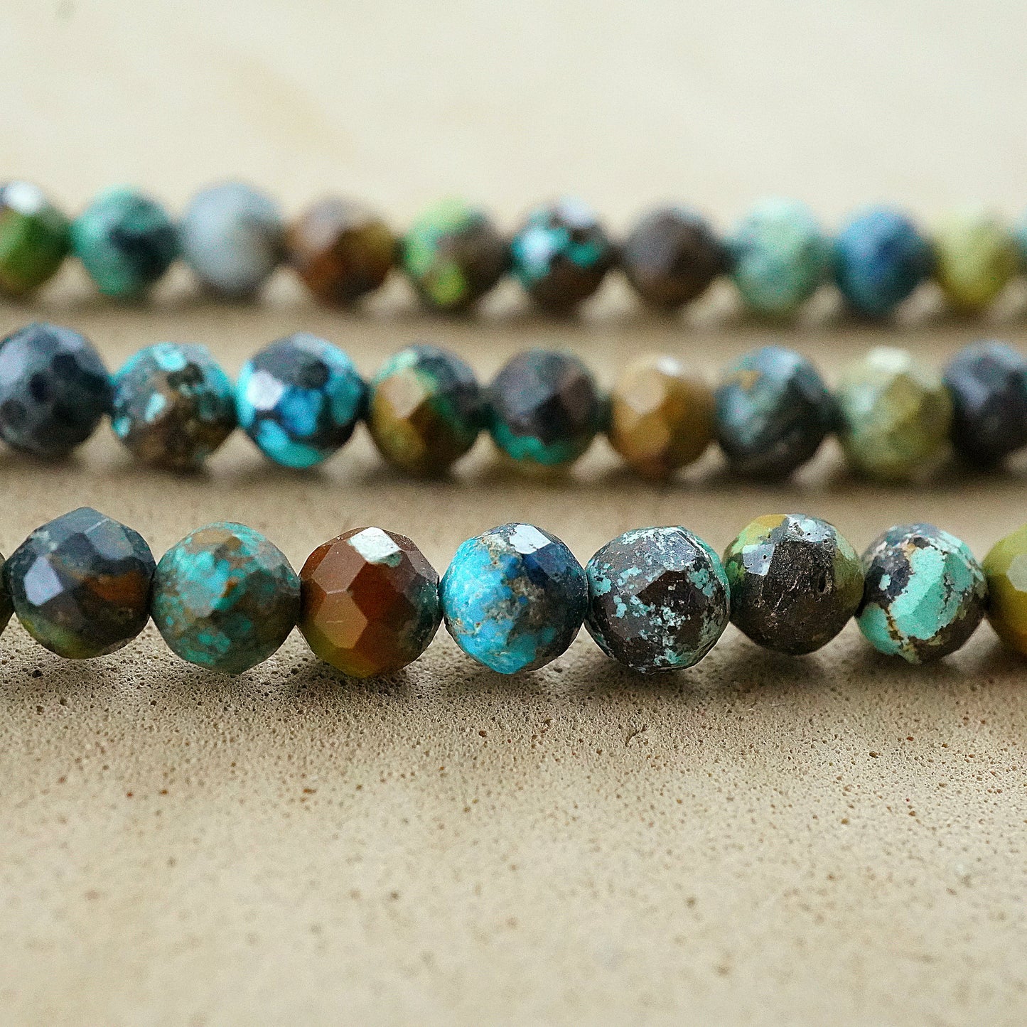 Turquoise (Round)(Micro)(Faceted)(Mix Grade)(2.5mm)(4mm)(15"Strand)